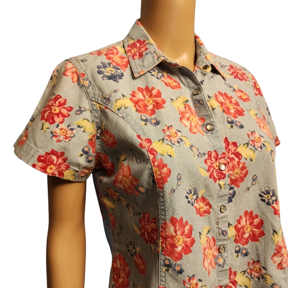Liz Claiborne Floral Denim Snap Closure Short Sleeve Top Size Small Petite - Picture 2 of 13